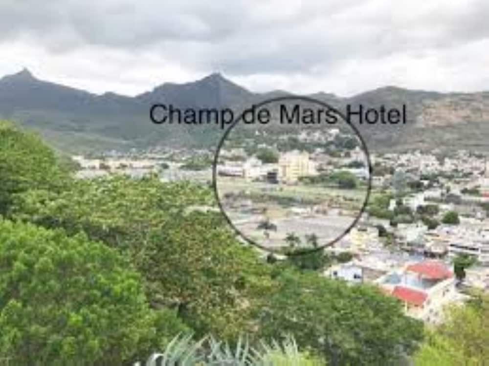 Champ De Mars Hotel 36/39