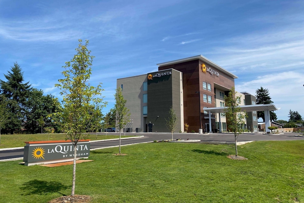 La Quinta Inn and Suites by Wyndham Centralia 46/50