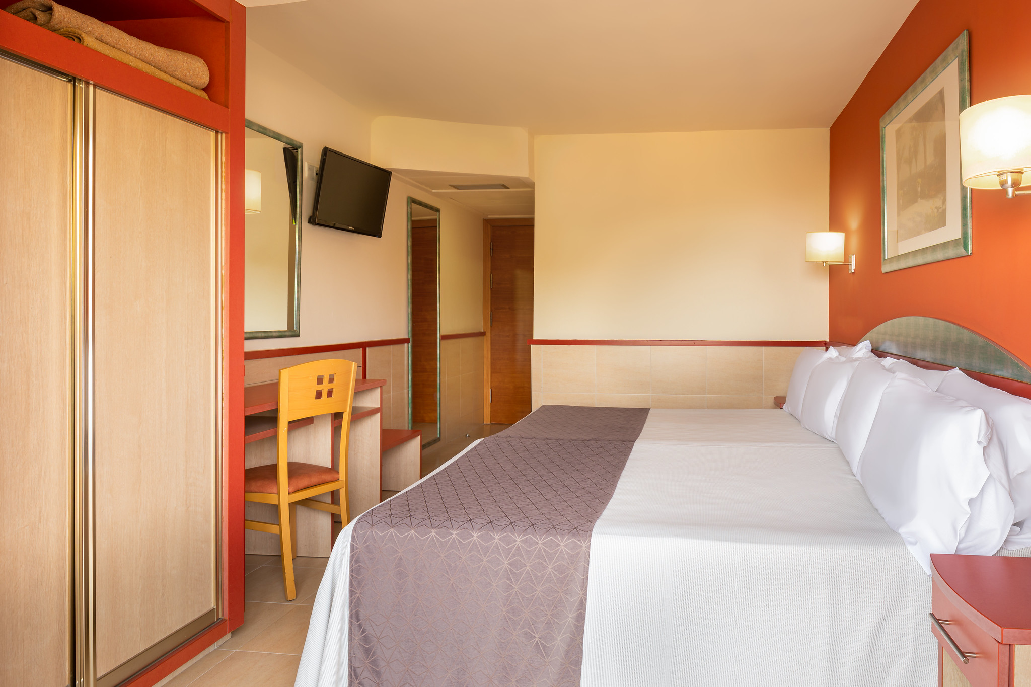 QUAD ROOM