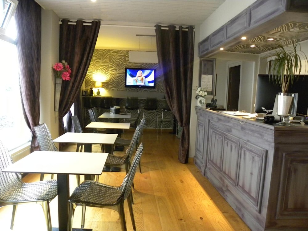 Hôtel Le Cambronne 17/25