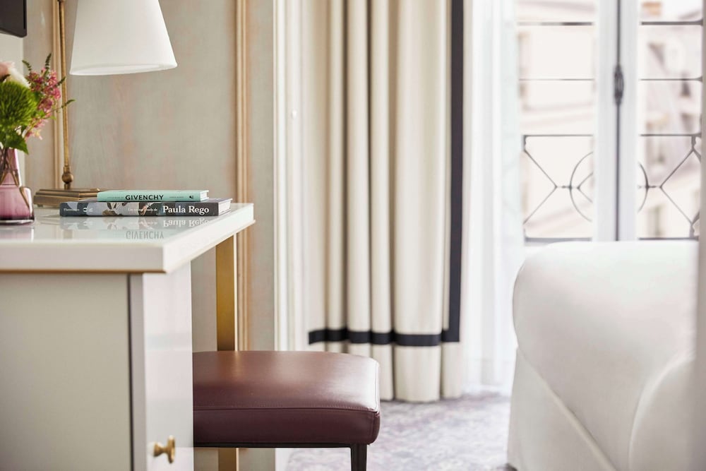 Hotel Du Louvre 8/69