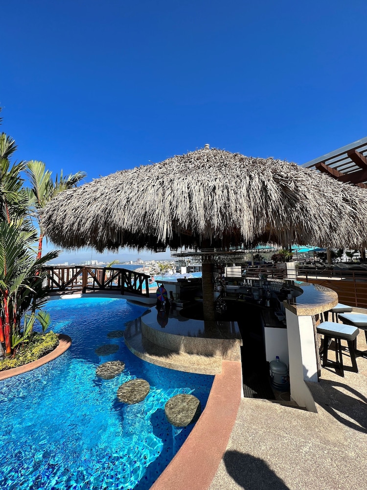 Resorts By Pinnacle 220 66/72
