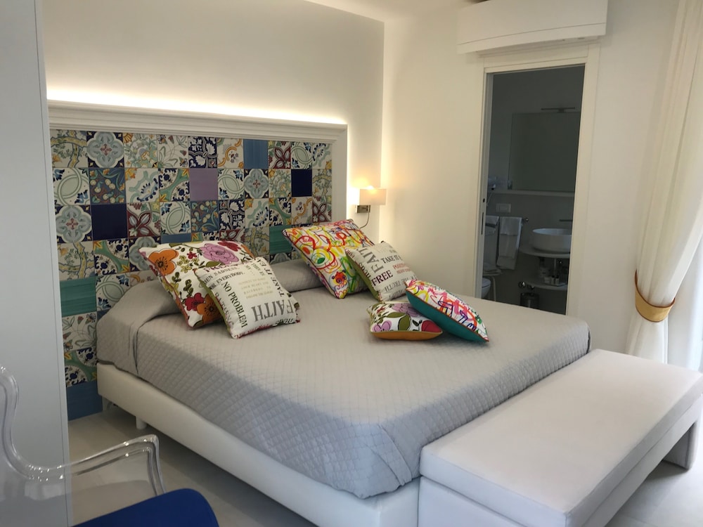 Hotel Amalfi 56/79
