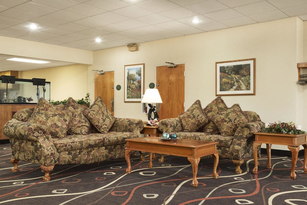Travelodge By Wyndham Sturgis 12/17