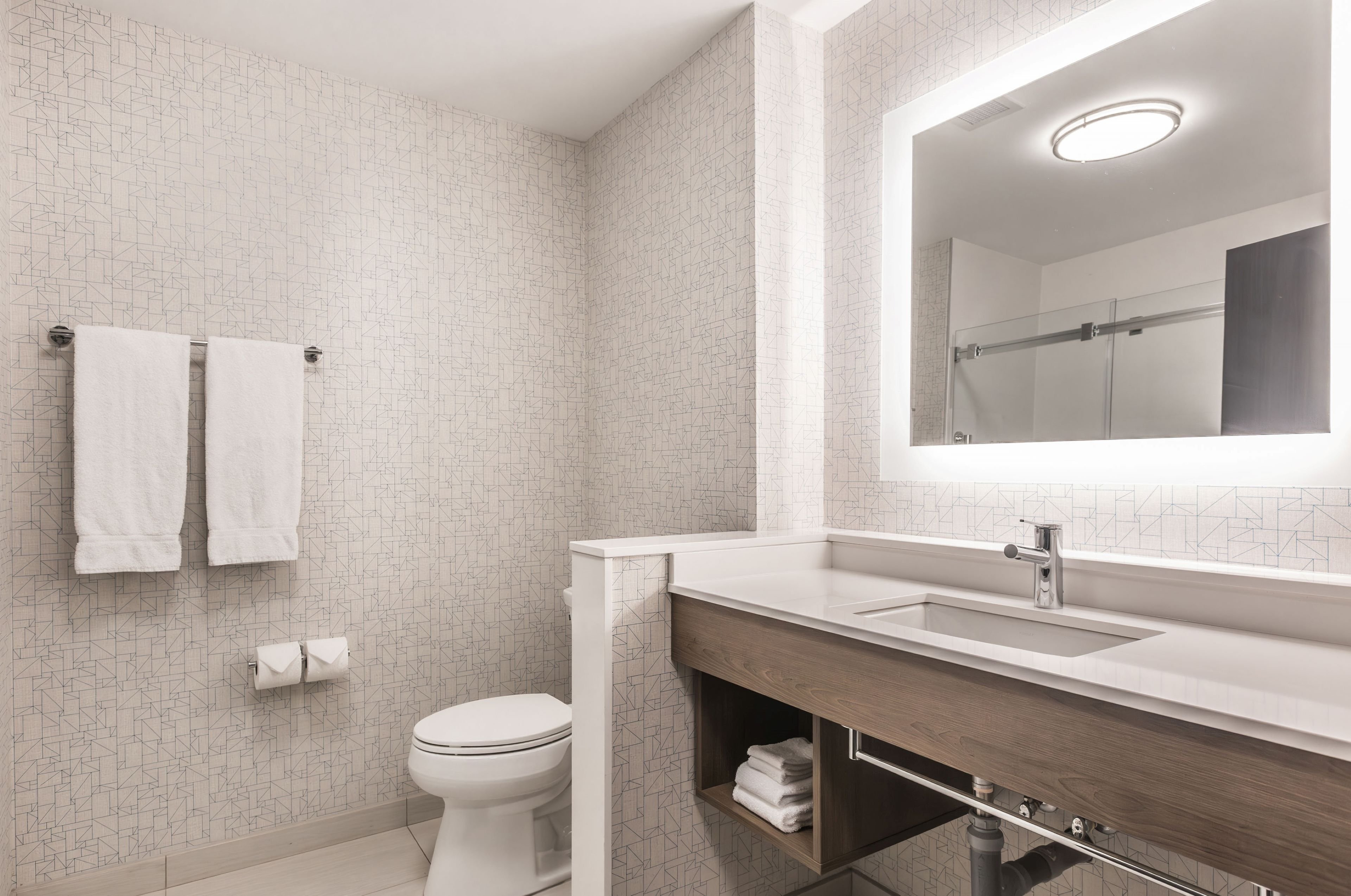 Holiday Inn Express and Suites Welland 64/65