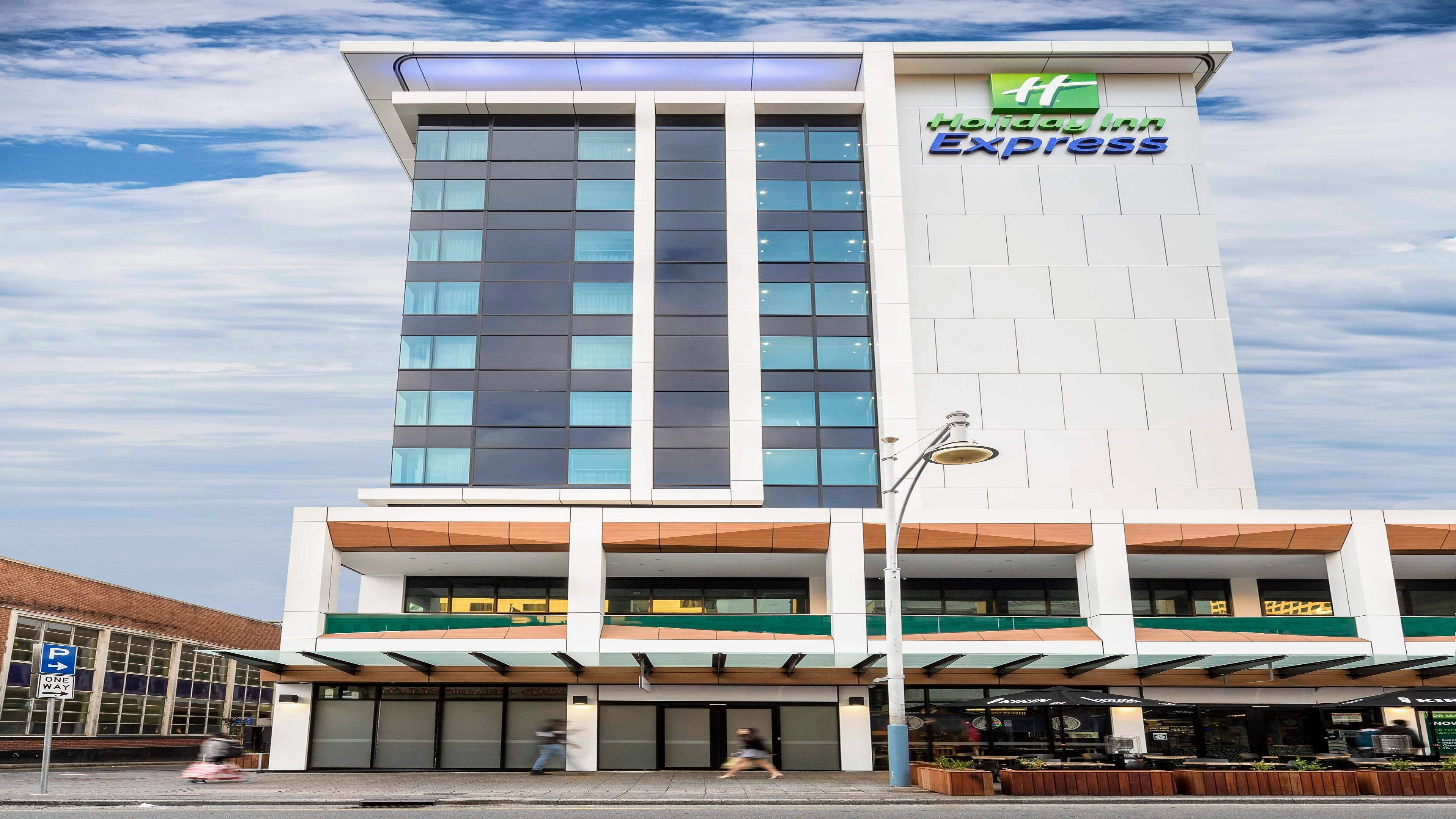 HOLIDAY INN EXPRESS ADELAIDE CITY CENTRE in ADELAIDE