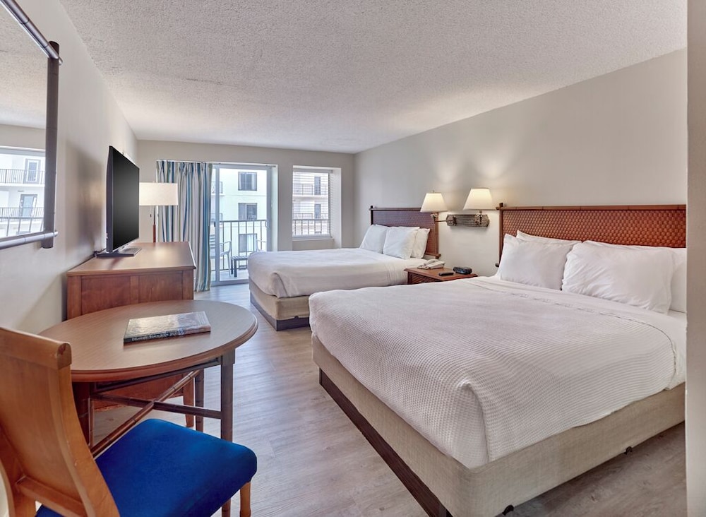 Room, 2 Queen Beds, Courtyard View, Balcony or Patio