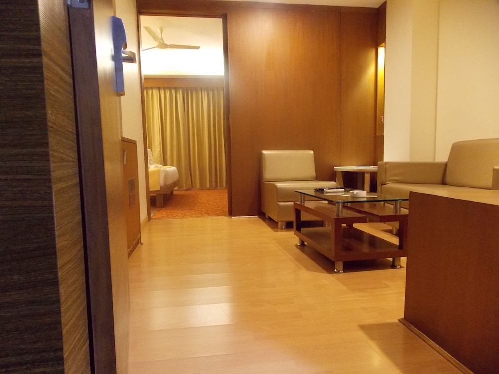 SILVER CLOUD HOTEL 45/71