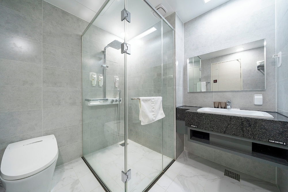Gloucester Hotel Cheongju 35/37