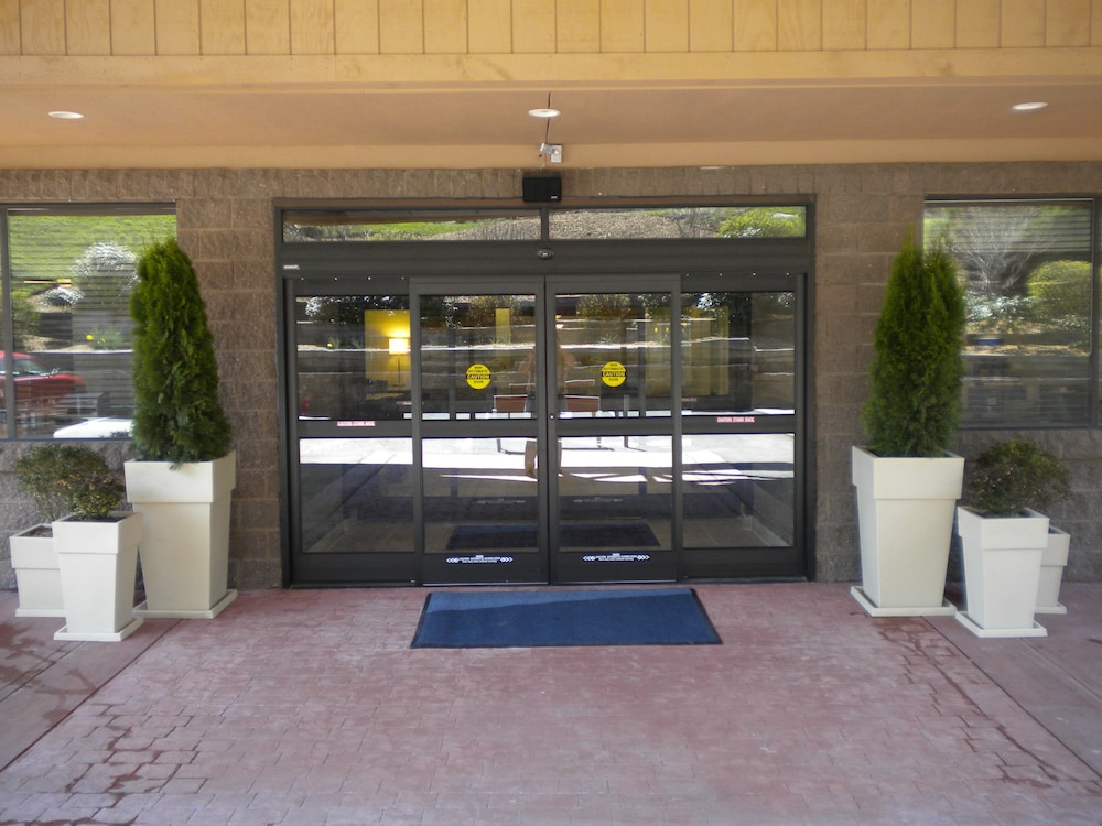 Holiday Inn Express Blowing Rock South 2/50
