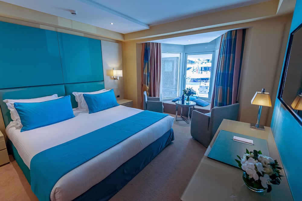 Port Palace Hotel 12/61