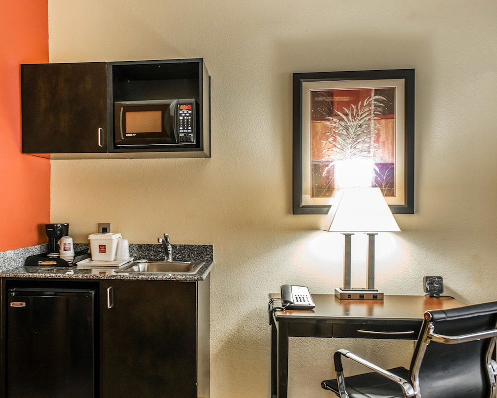Comfort Suites Panama City Near Tyndall AFB 31/43