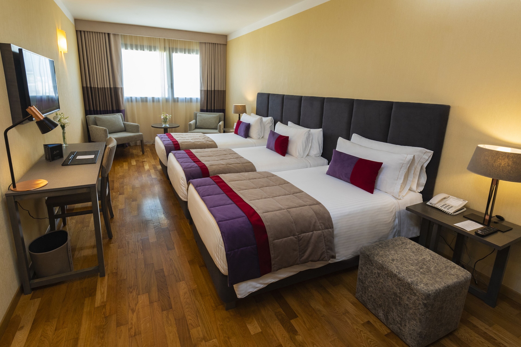 SUPERIOR, TRIPLE, 3 BEDS