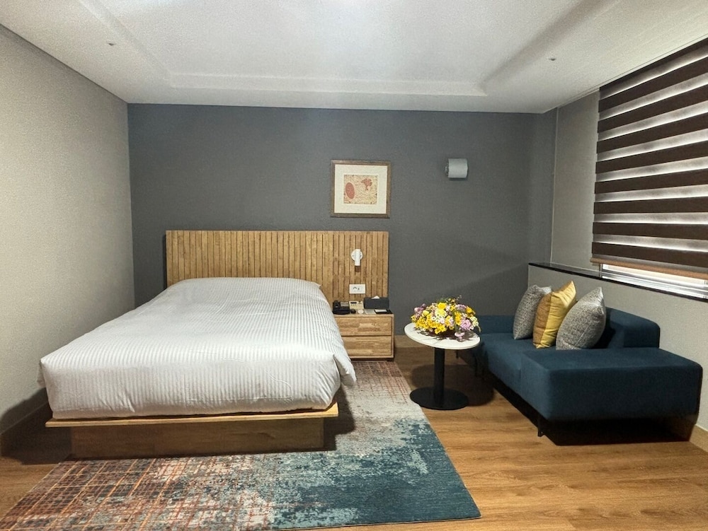 Gumi Century Hotel 18/50