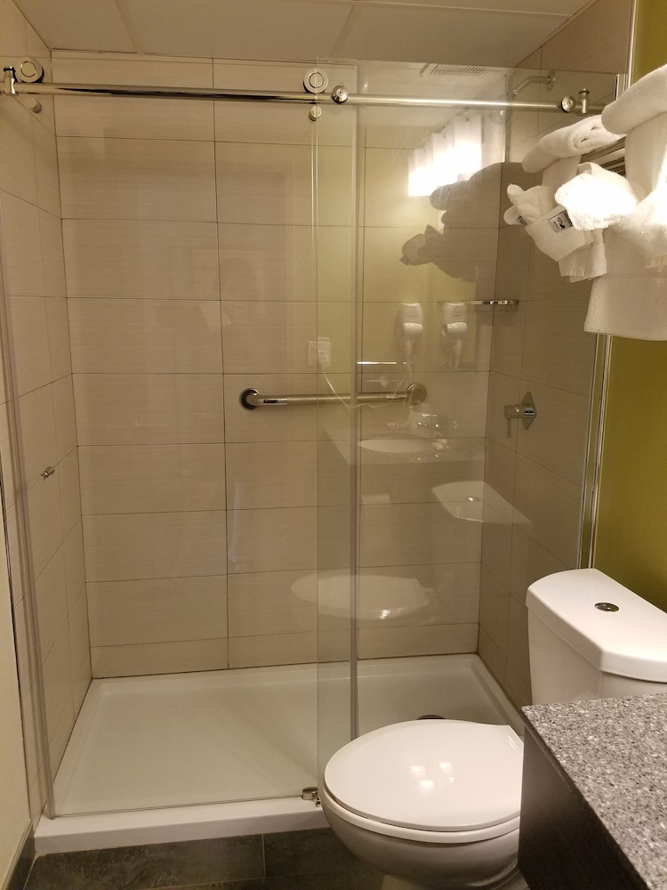 Quality Inn West Springfield 17/48