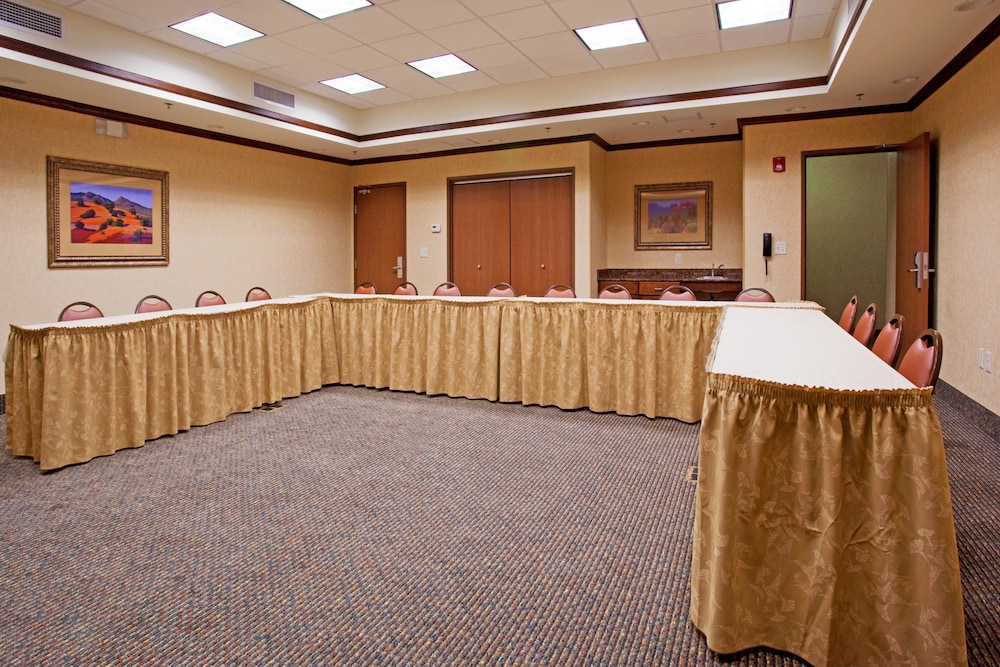 Holiday Inn Express Suites Tooele 14/52