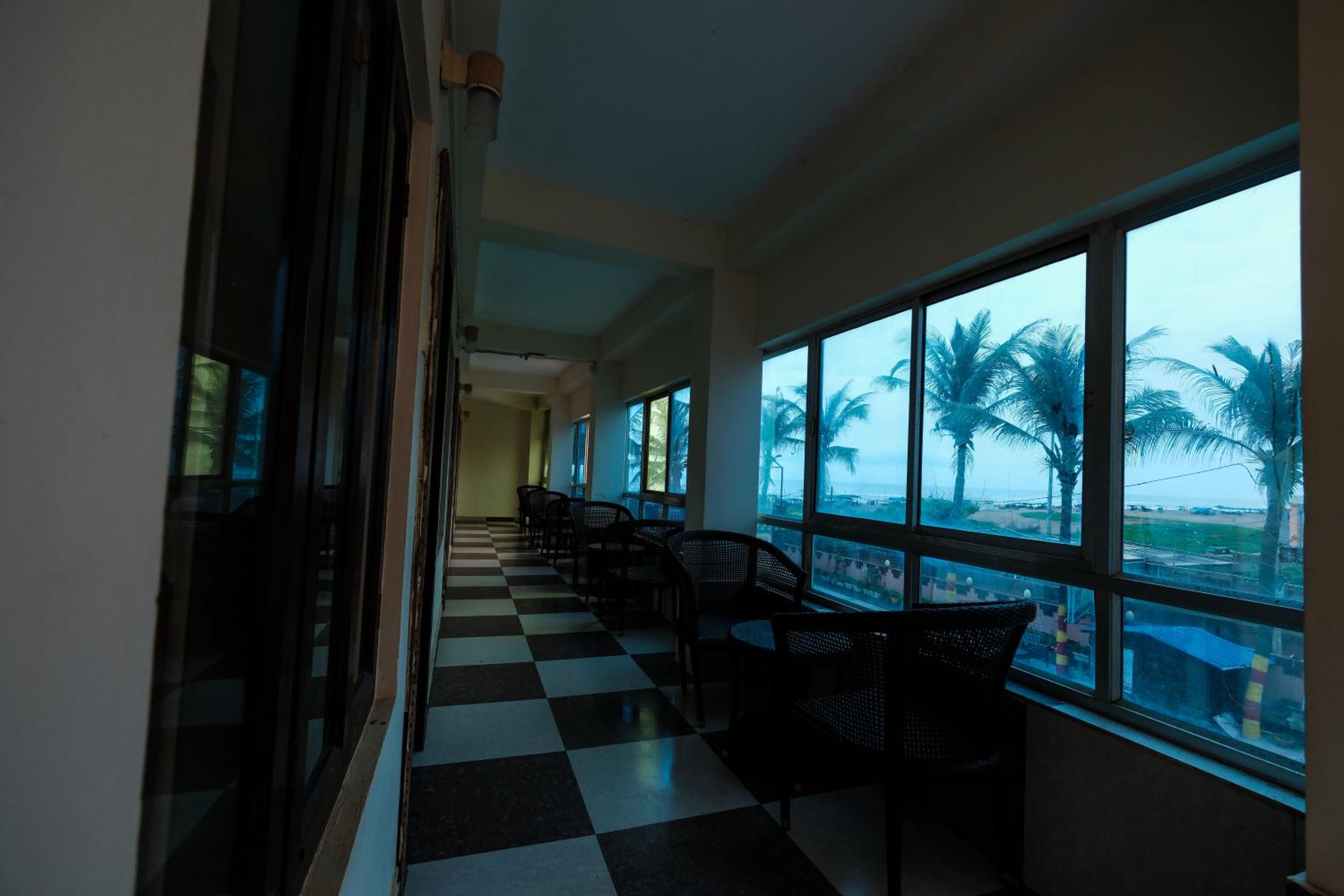 HOTEL SAPPHIRE INTERNATIONAL 25/32