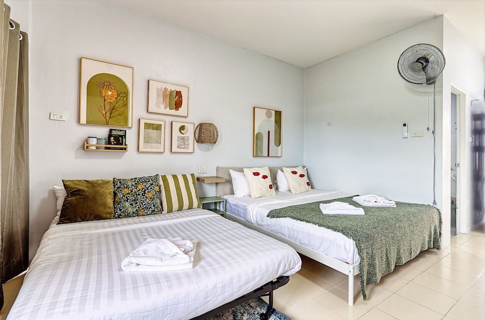 STUDIO, KITCHENETTE