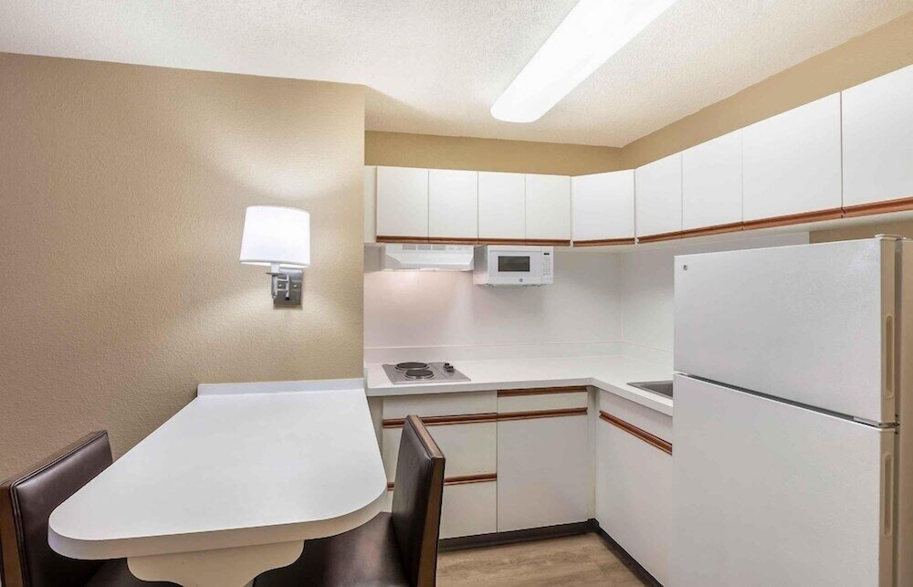 Studio 6 Extended Stay Milwaukee Brookfield WI 36/70