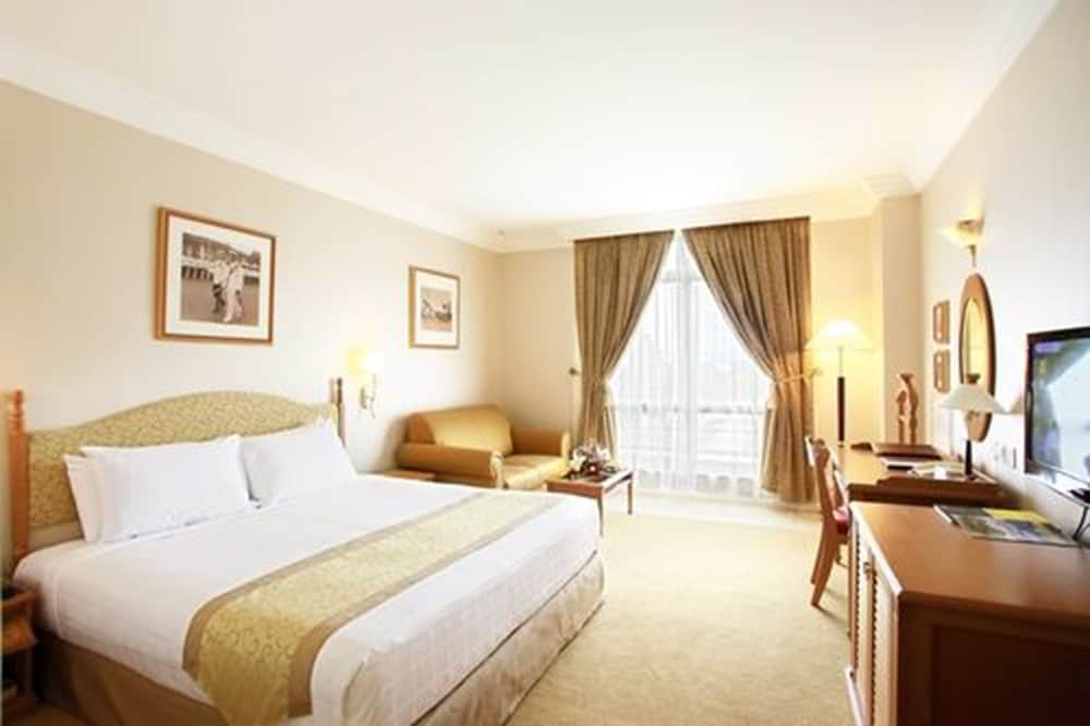Merdeka Palace Hotel Suites 17/47