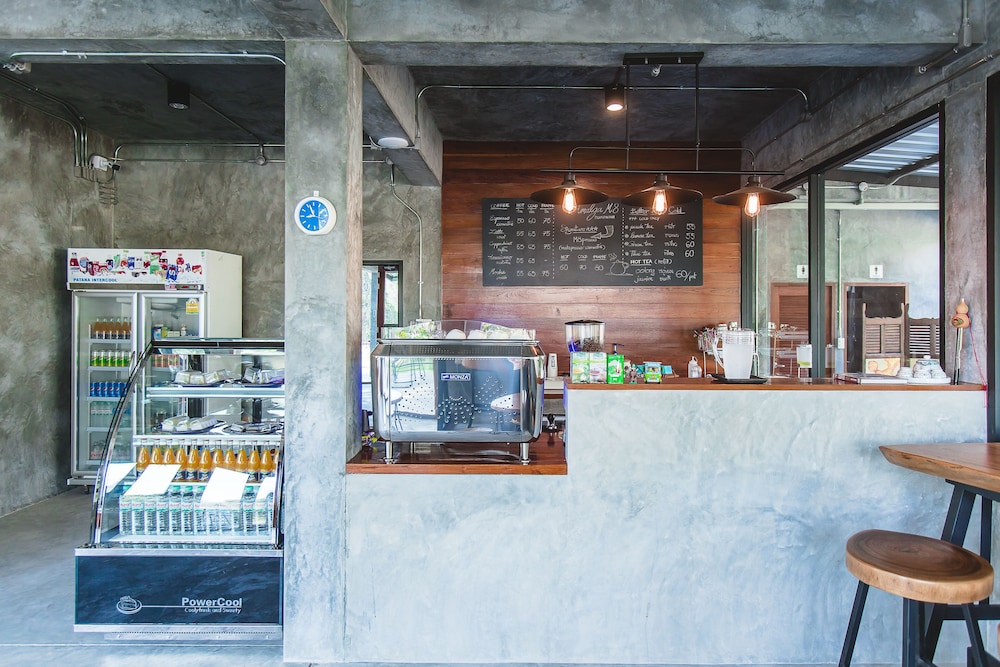 Stucco Loft Residency 20/72