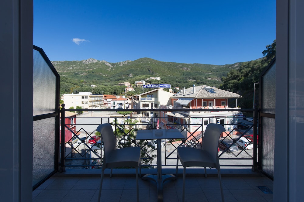 SAN NECTARIOS HOTEL 36/50