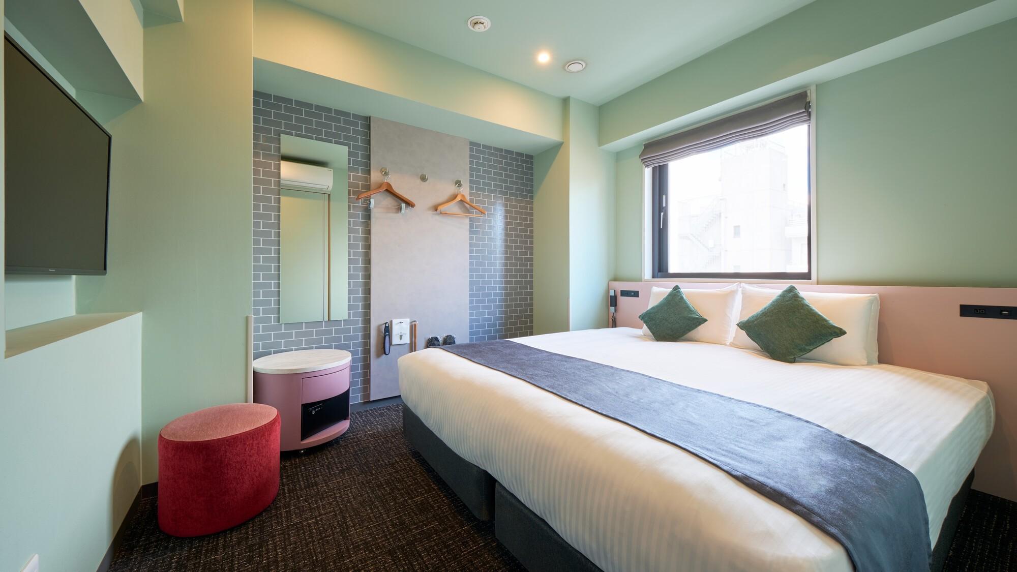 Hollywood, Superior, King Bed