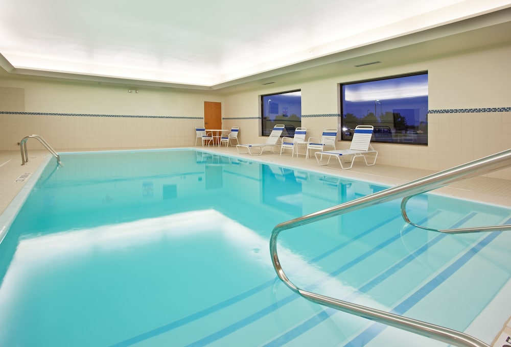 Holiday Inn Express Hotel Suites Bay City 17/49