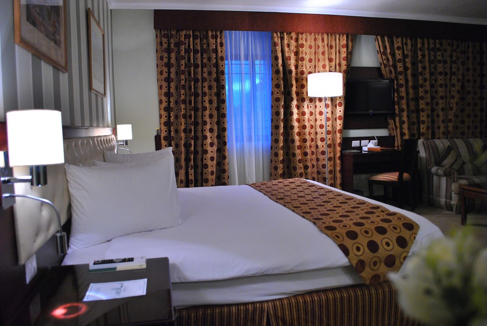 LARSA HOTEL 33/48
