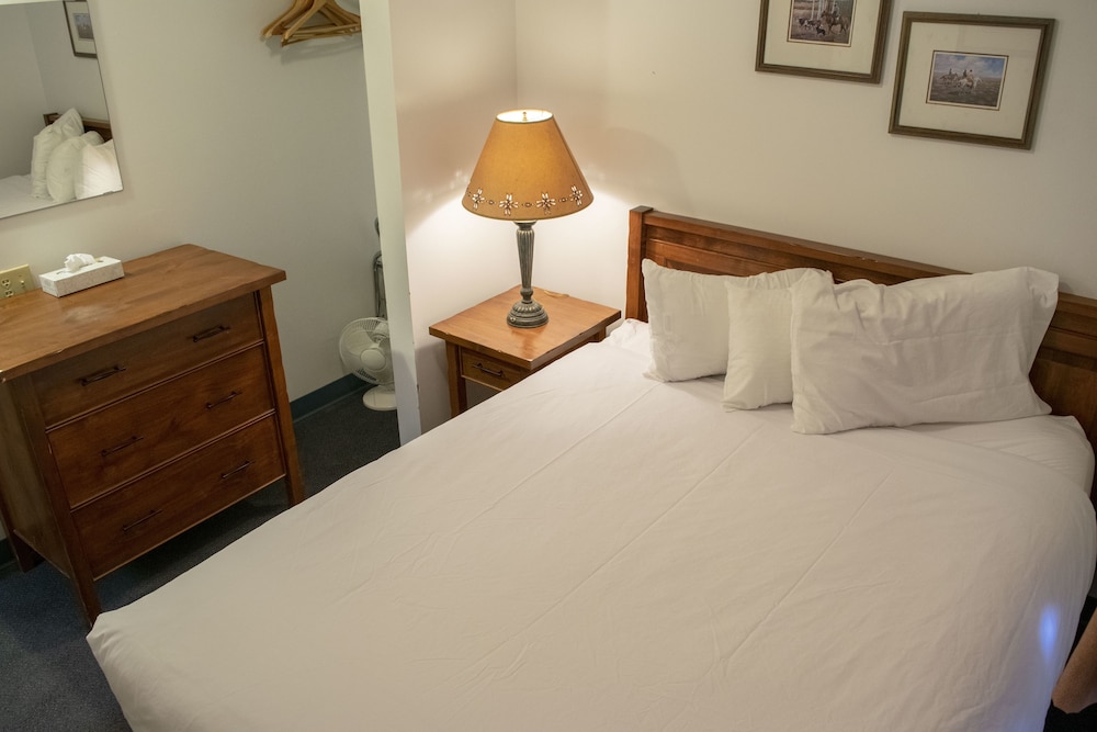 Aspen Village Inn 38/79