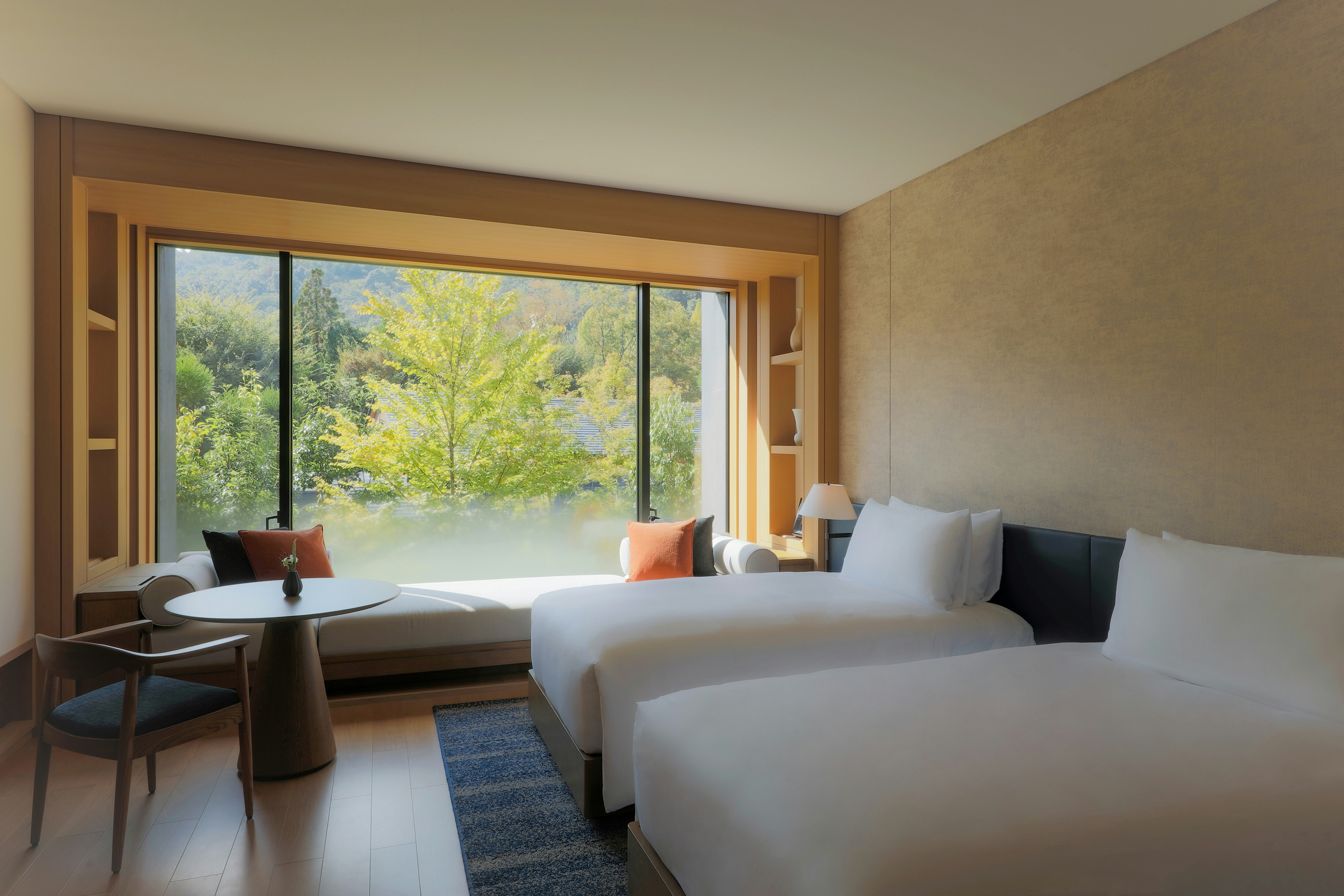 DELUXE, TWIN BEDS