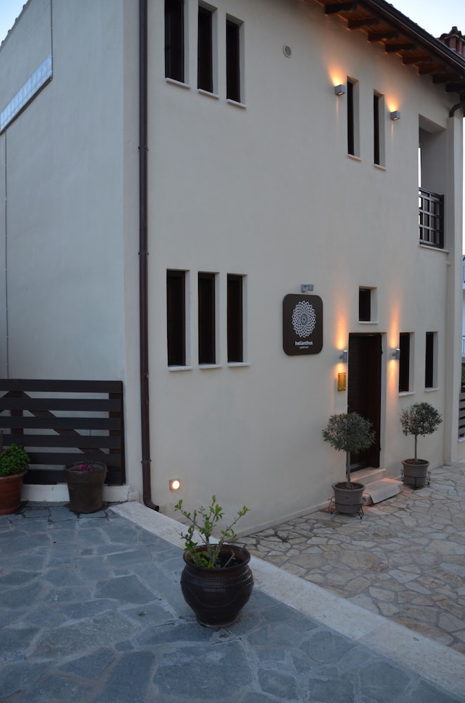 Helianthus Guesthouse 10/50