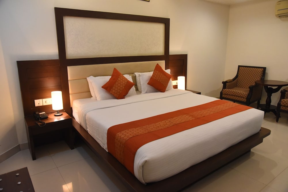 Hotel Orbit 34 12/37
