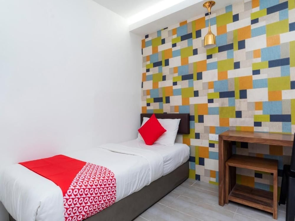 OYO 89355 Big Big Hotel 15/18
