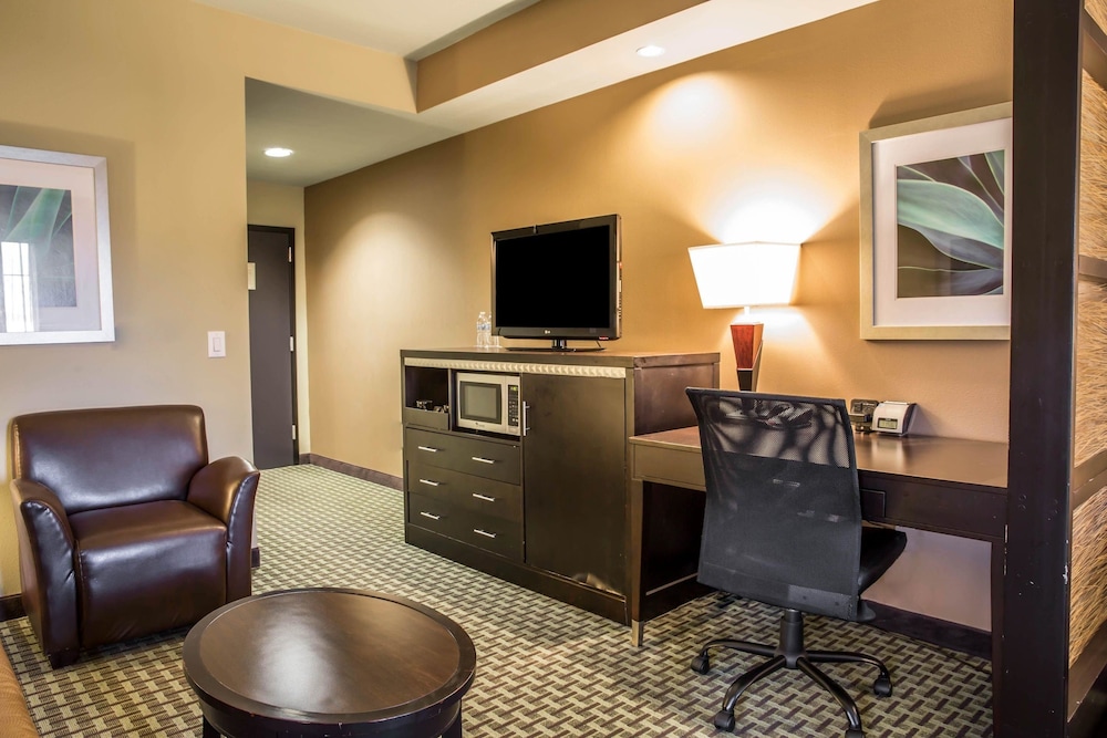 Comfort Suites New Bern near Cherry Point 55/65