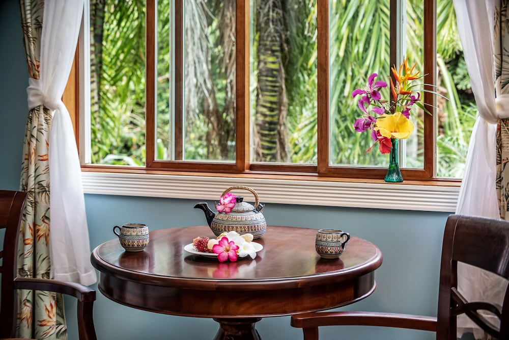 Hawaii Island Retreat 50/66
