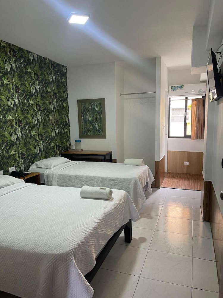 ROOM, DOUBLE OR TWIN BED
