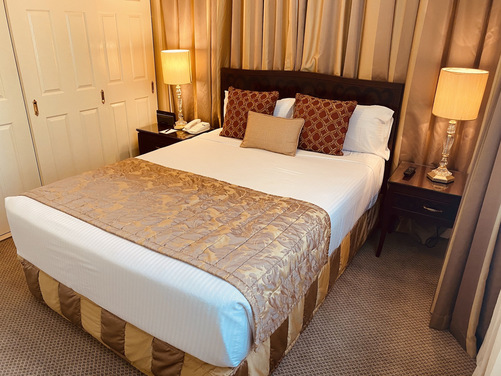 2 BEDROOMS, SUITE