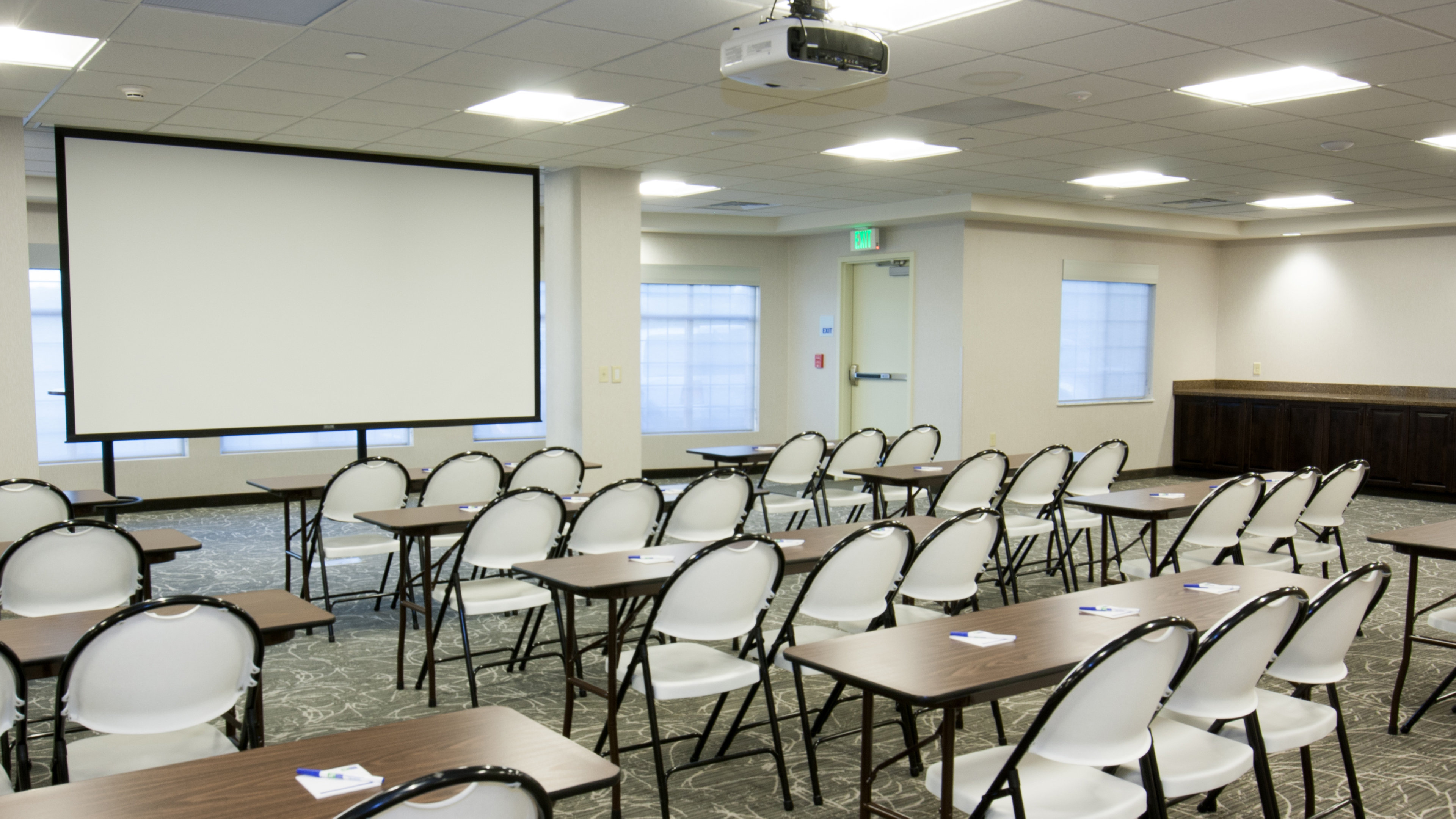 Holiday Inn Express Hotel Suites Cheney University Area 48/58