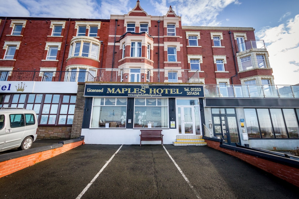The Maples Hotel 24/32