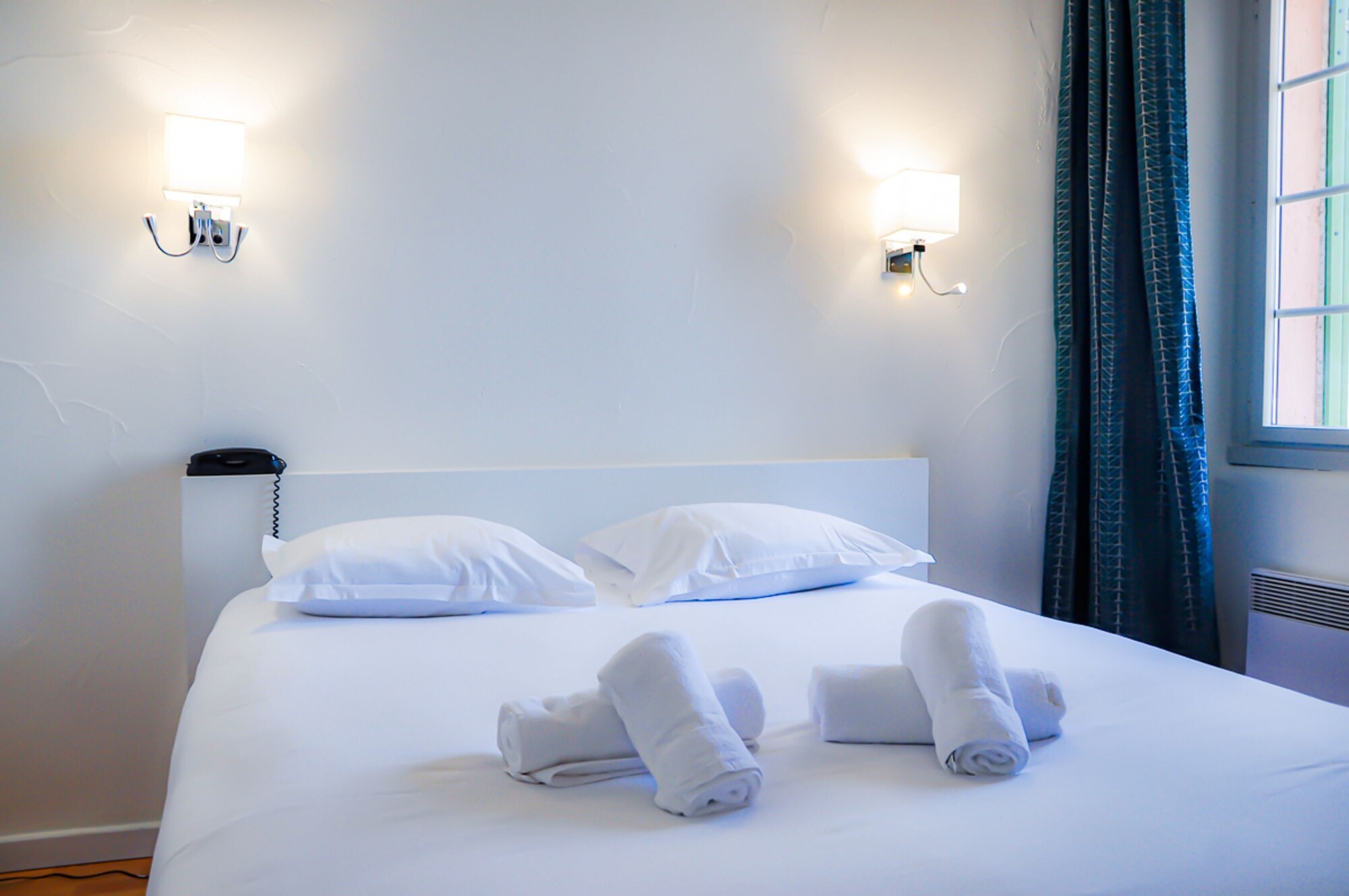 غرفة كومفورت ثلاثية بسرير مزدوج وسرير فردي بإطلالة على البحر، Hotel Posta Vecchia 9/10