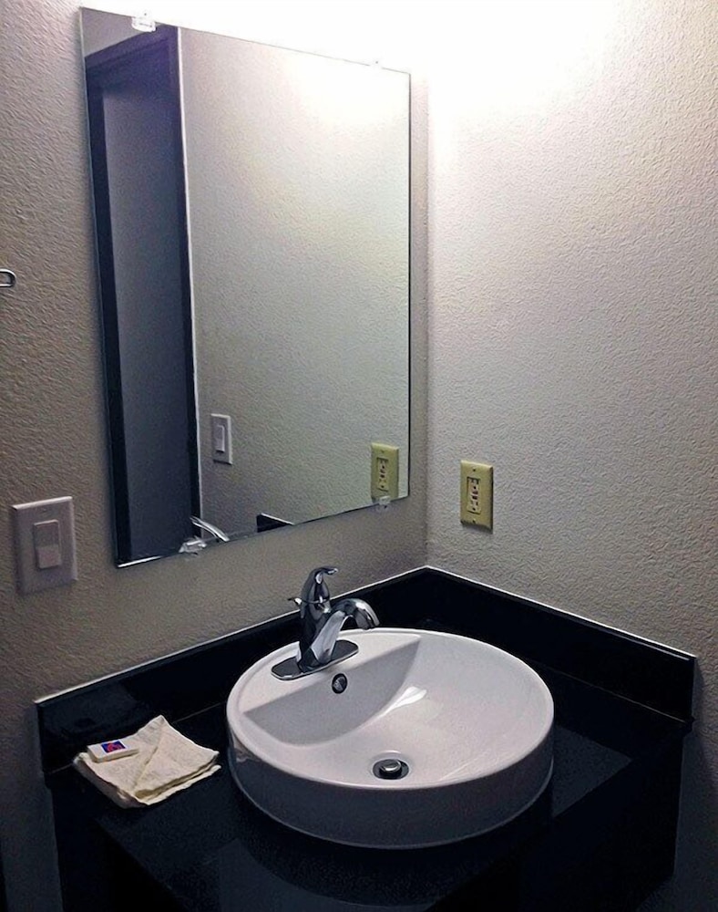 Motel6 Omaha, NE 52/55