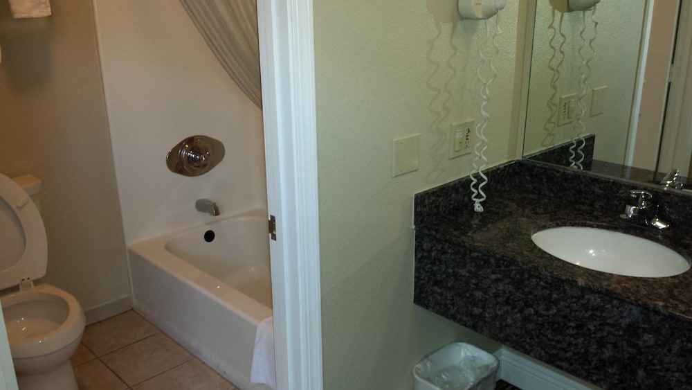 Regency Inn And Suites 22/27