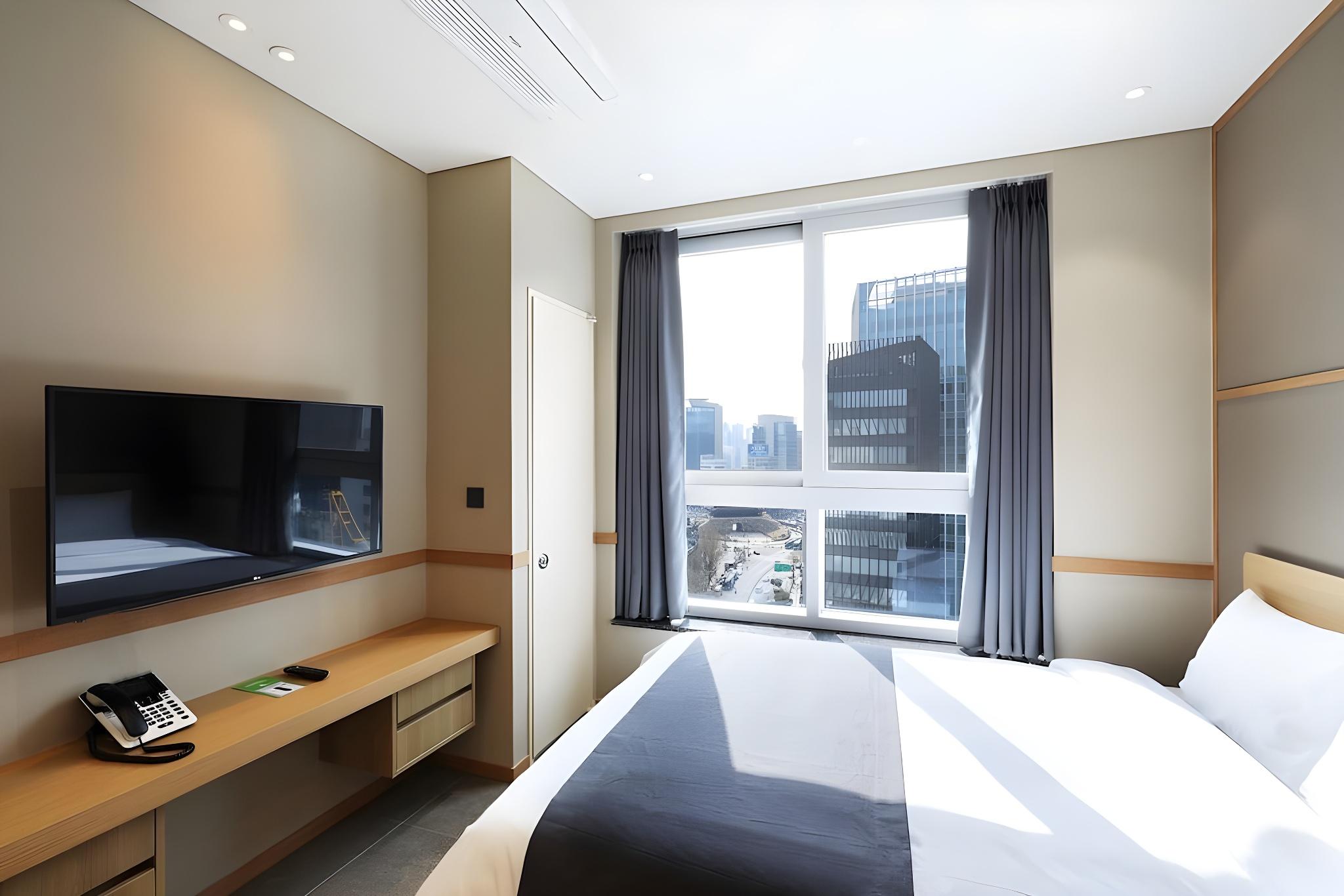 Deluxe, Double Bed, No Parking