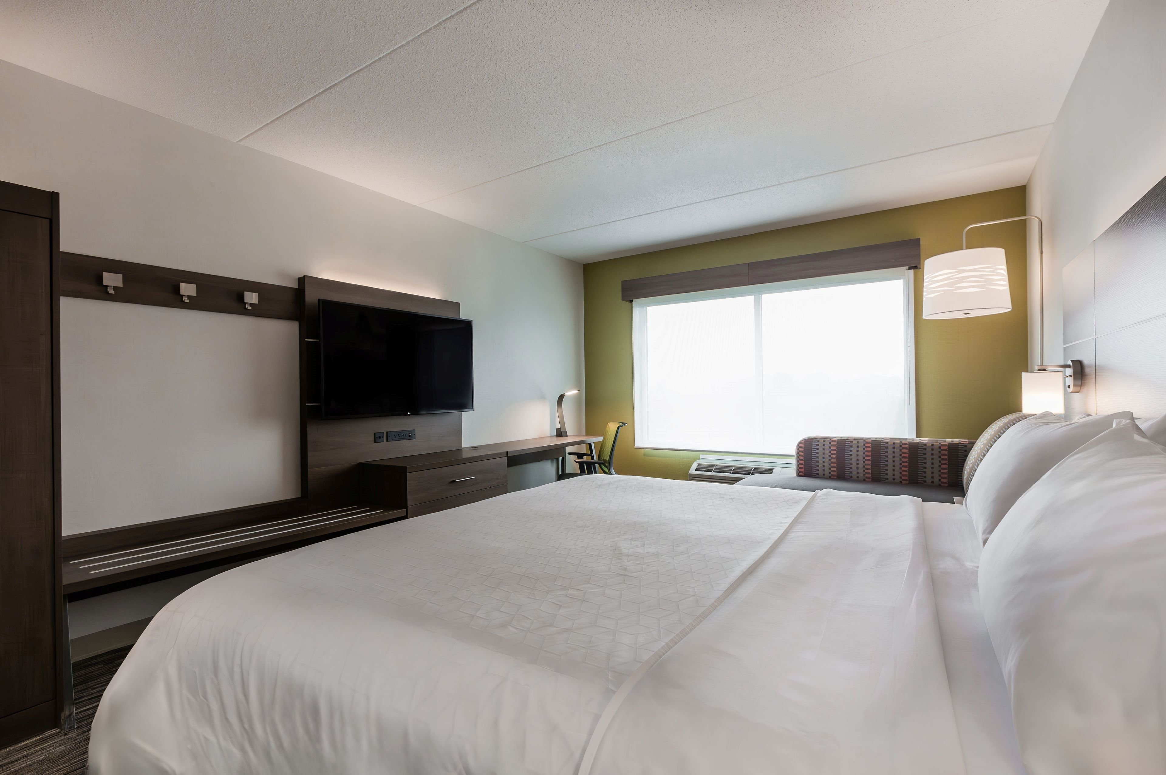 Holiday Inn Express and Suites Welland 24/65