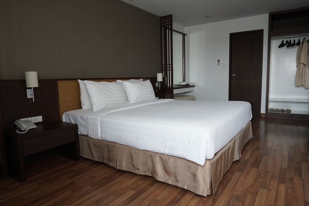 The Grand Napat 17/61