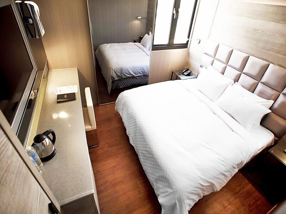 Royal Group Hotel Ho Yi Branch 6/18