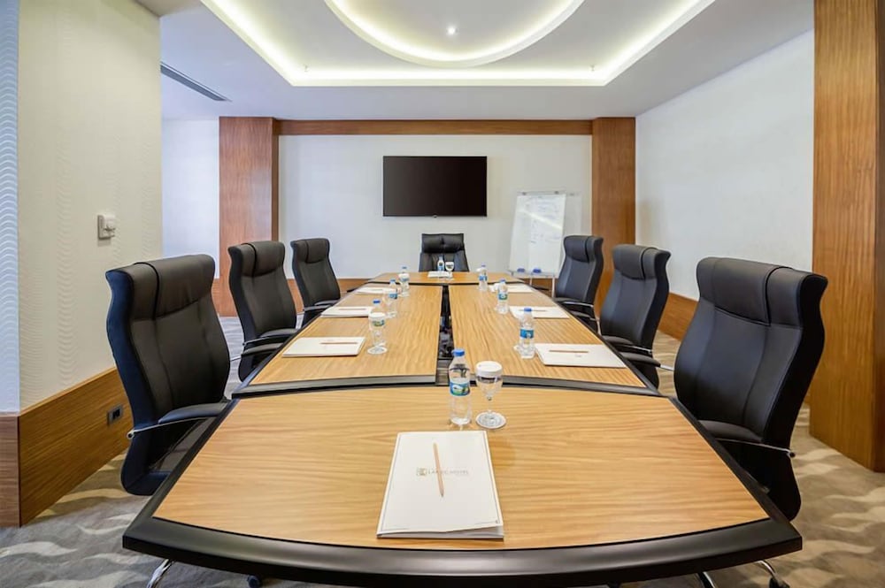 LAMEC HOTEL BUSINESS 26/32