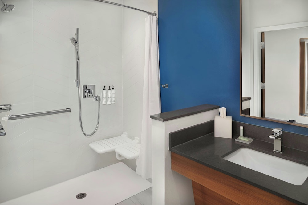 Fairfield by Marriott Inn & Suites Columbus 37/40