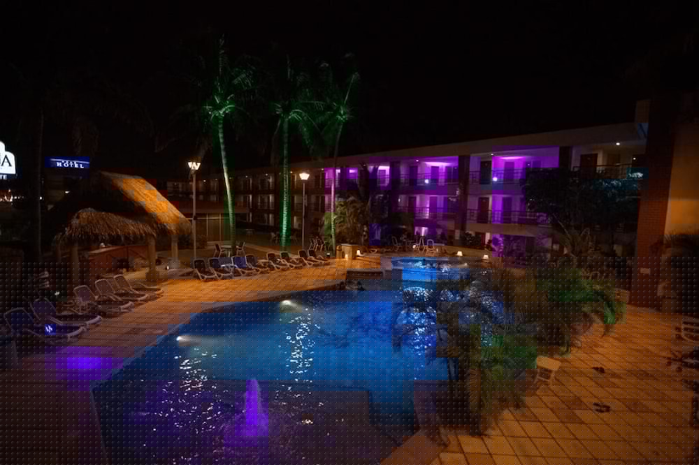 Hotel Jaragua 4/64